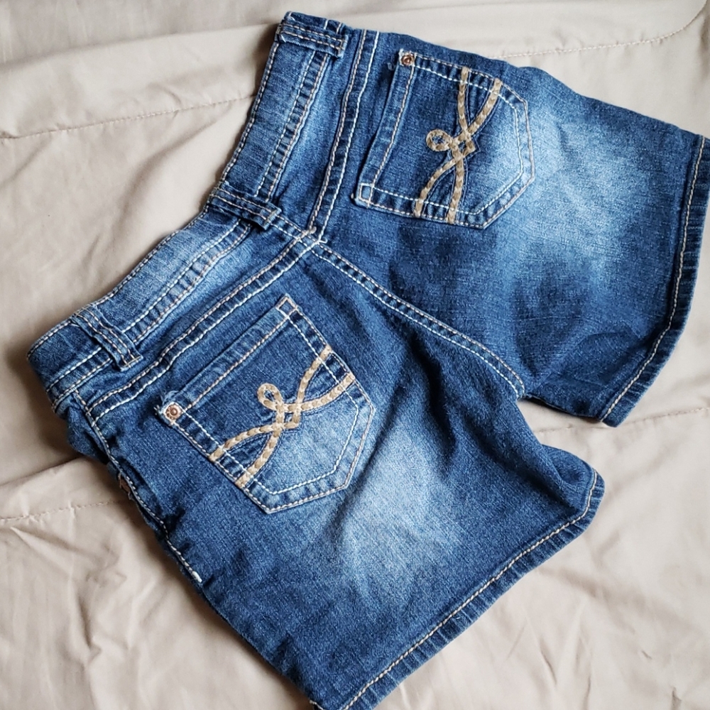 Shorts - Picture 3 of 3
